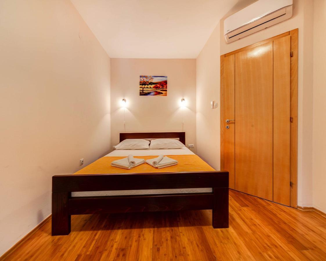 Port Adria Apartments Kamenari Exteriér fotografie